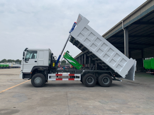 Sinotruk Howo 6x4 20cbm Dump Truck للرمال والحجر