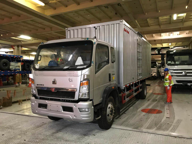 Howo 4x2 Light Duty Mobile Workshop الحفاظ على الشاحنة