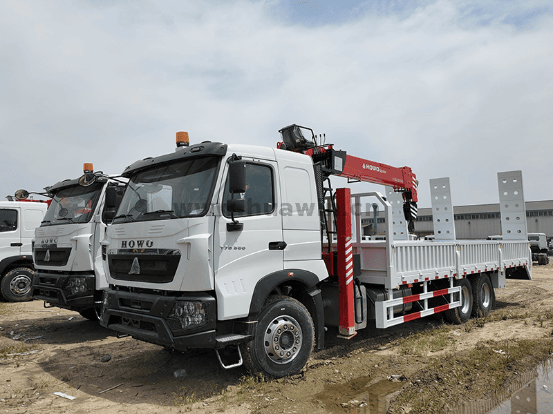 Sinotruk Howo Truck Hound Crane-6x4