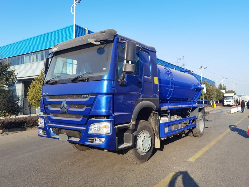 SINOTRUK HOWO 10000 شاحنة شفط شديدة التحمل 4 * 2 شاحنة شفط