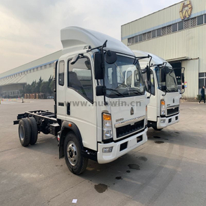 Sinotruk Howo 4 × 2 واجب الضوء مع هيكل شحن منحرف الهواء 