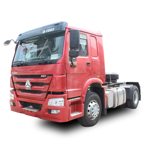 Sinotruk Howo 4 × 2 شاحنة جرار مع قوة حصان قوية