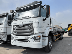 Howo الوقود ناقلة Truck-NX-6 × 4