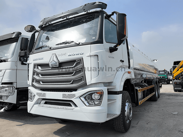 Howo الوقود ناقلة Truck-NX-6 × 4