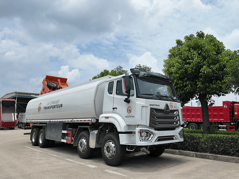 Sinotruk Howo Nx 8x4 Tarker Truck-7