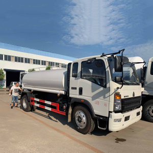 Sinotruk Howo 6 Wheeler Water Tarker Truck 10،000 Liters