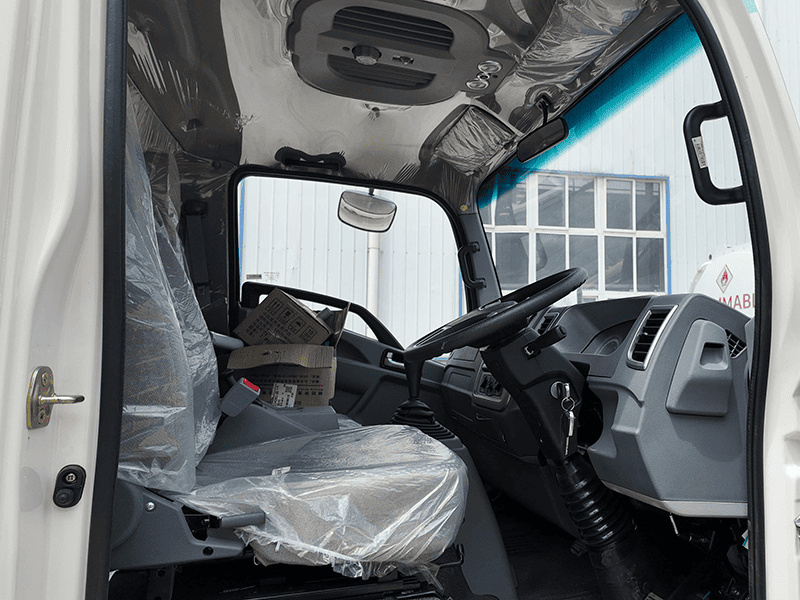 Sinotruk Howo Fuel Truck Light Truck-5