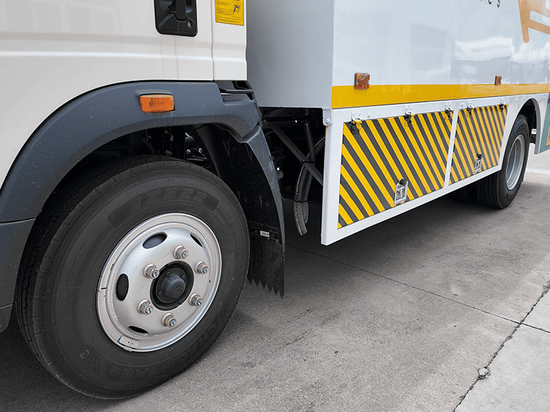 Sinotruk Howo Fuel Truck Light Truck-1