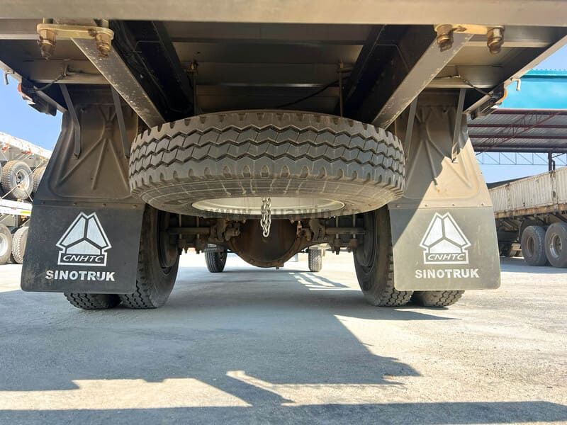 SINOTRUK HOWO 4X2 شاحنة بضائع خفيفة شاحنة Dropside Lorry Truck-8