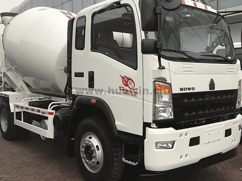 Sinotruk-Howo-4x2-180HP-4CBM-Concrete-mixer-truck-zz5167gjbg381cd1 (1)