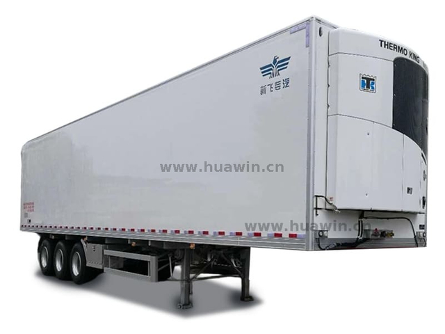 Sinotruk 3 محاور البرد مقطورة نقل الطعام