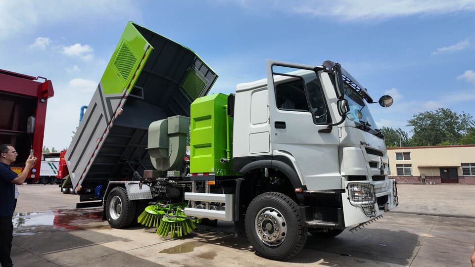 Sinotruk Howo 4x2 شاحنة شديدة التقدم الشاقة-12 (1)