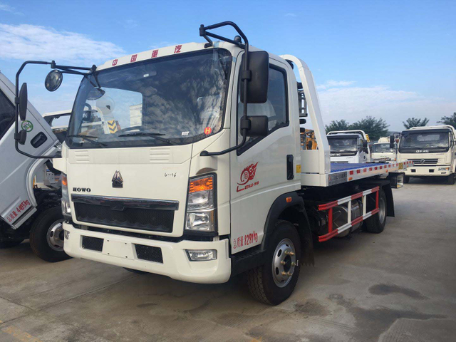 Sinotruk Howo Machinery Transport Self Loader Wrecker Truck