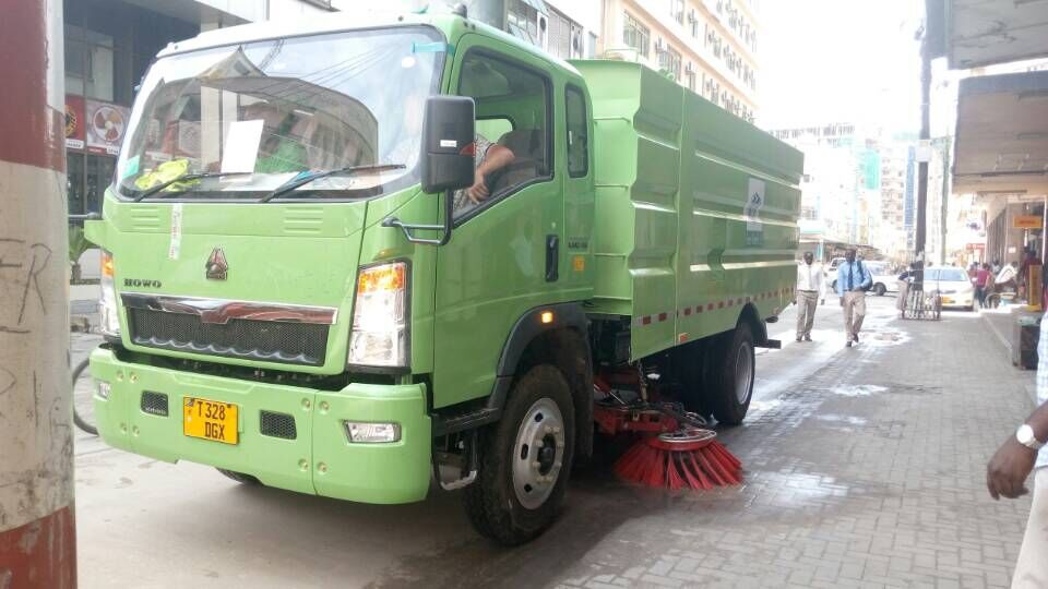 Sinotruk Howo 4x2 Sweeper & Washing Truck-1