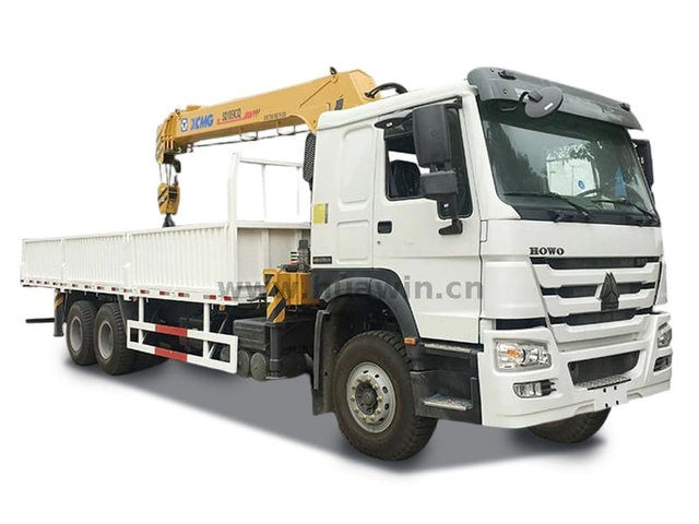 Sinotruk Howo 6x4 Crane Truck - 10TON XCMG BOOM TELESTING