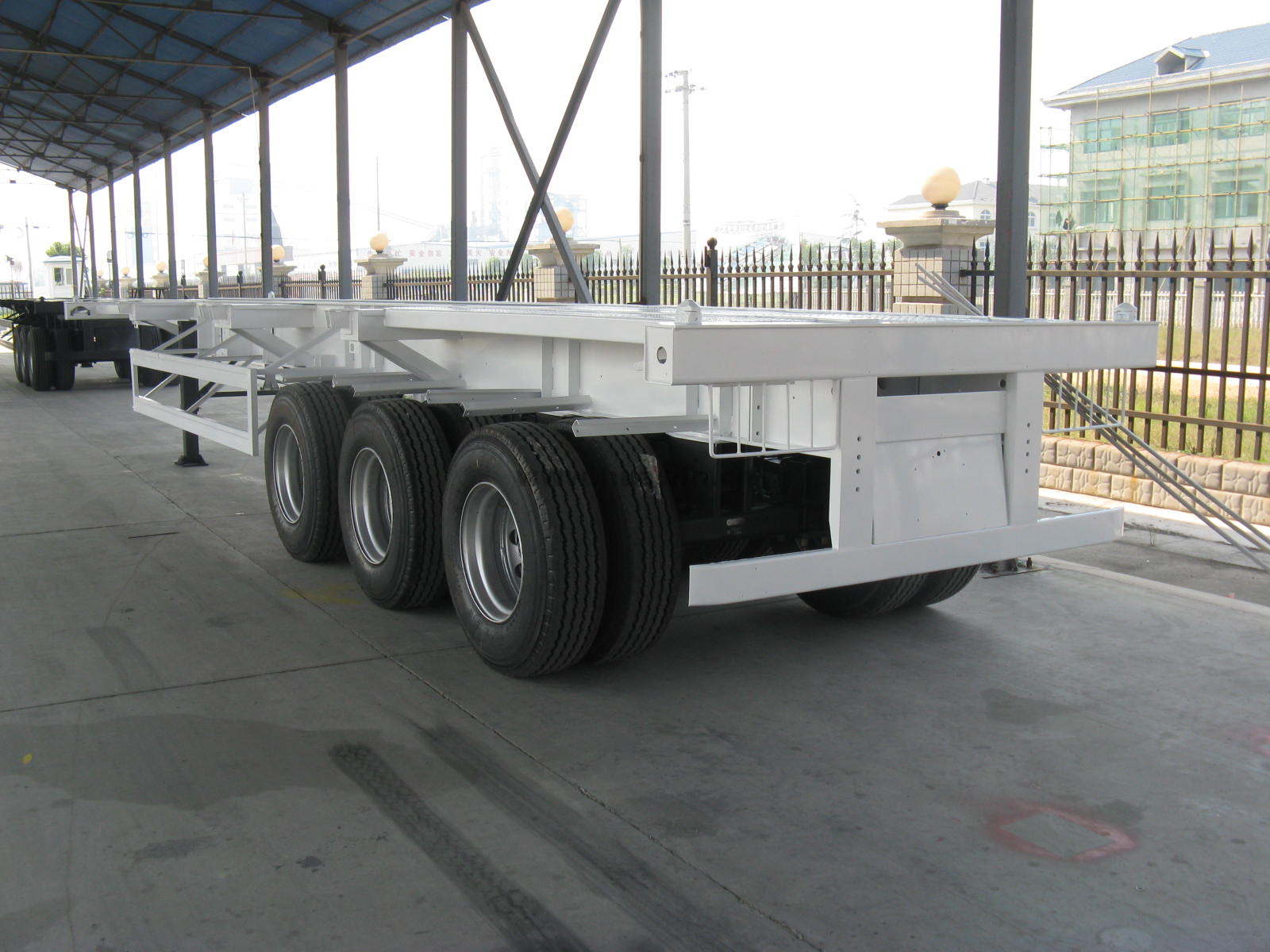 3 Axle 40 FT / 20 FT Container 45 Tons Skeletal نصف مقطورة