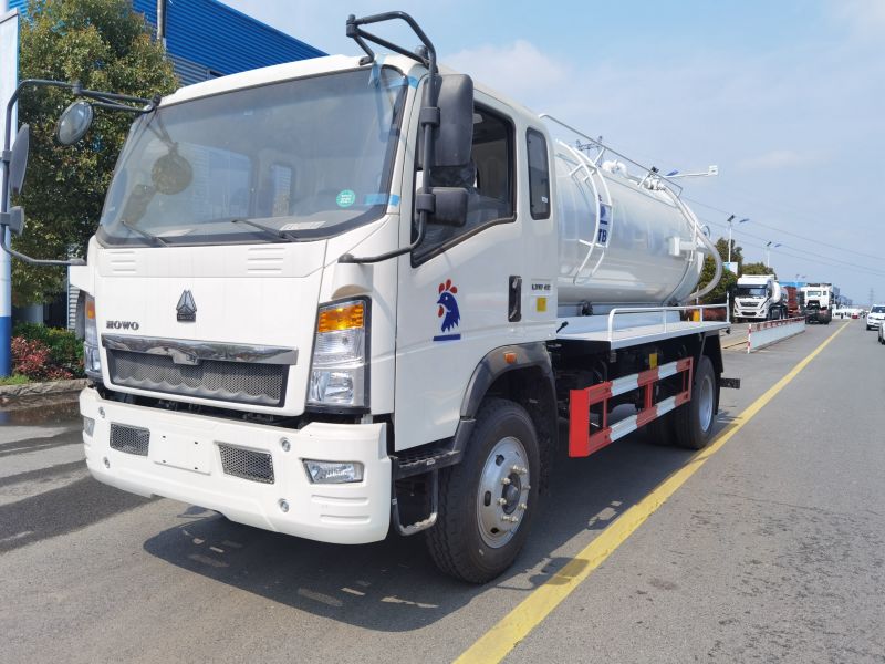 الصين العلامة التجارية الجديدة 5000 لتر 4x2 مياه الصرف الصحي شاحنة صهريج شاحنة الصانع